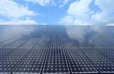 Comment puis-je obtenir des informations sur les aides et les subventions disponibles pour l'installation de panneaux photovoltaïques ?