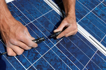 Quelle est la procédure à suivre pour obtenir des aides et des subventions pour un système solaire combiné ?