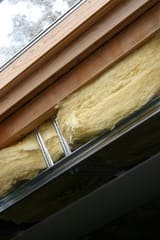 Quelles sont les précautions à prendre lors de l'installation d'un système d'isolation des combles ?