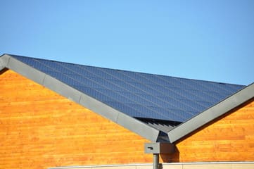 Quels sont les avantages et les inconvénients des différentes options de financement pour l'installation de panneaux photovoltaïques ?