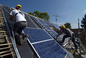 Quels sont les critères à prendre en compte pour choisir le bon type de financement pour l'installation de panneaux photovoltaïques ?