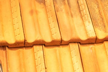 Quels sont les risques associés à l'utilisation d'isolants pour l'isolation des combles ?